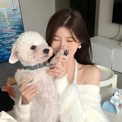 戴流苏耳环的少女